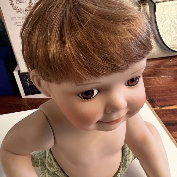 Ashton Drake Collections  “Cool as a Cucumber “ Titus Tomescu Porcelain doll. - Picture 4 of 6